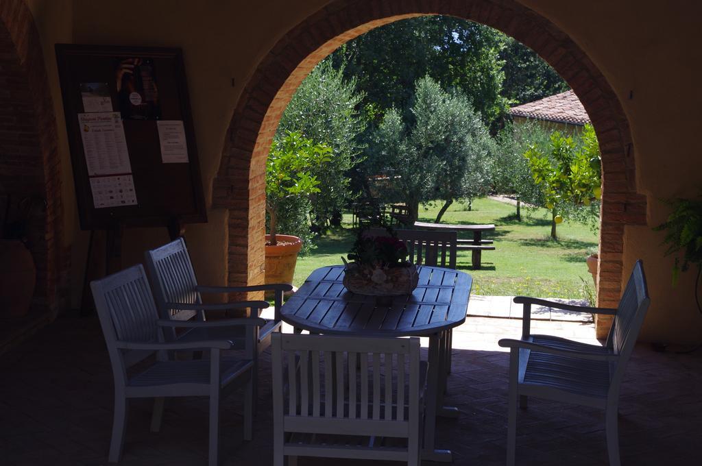 Agriturismo Cerreto ปีเอนซา ภายนอก รูปภาพ