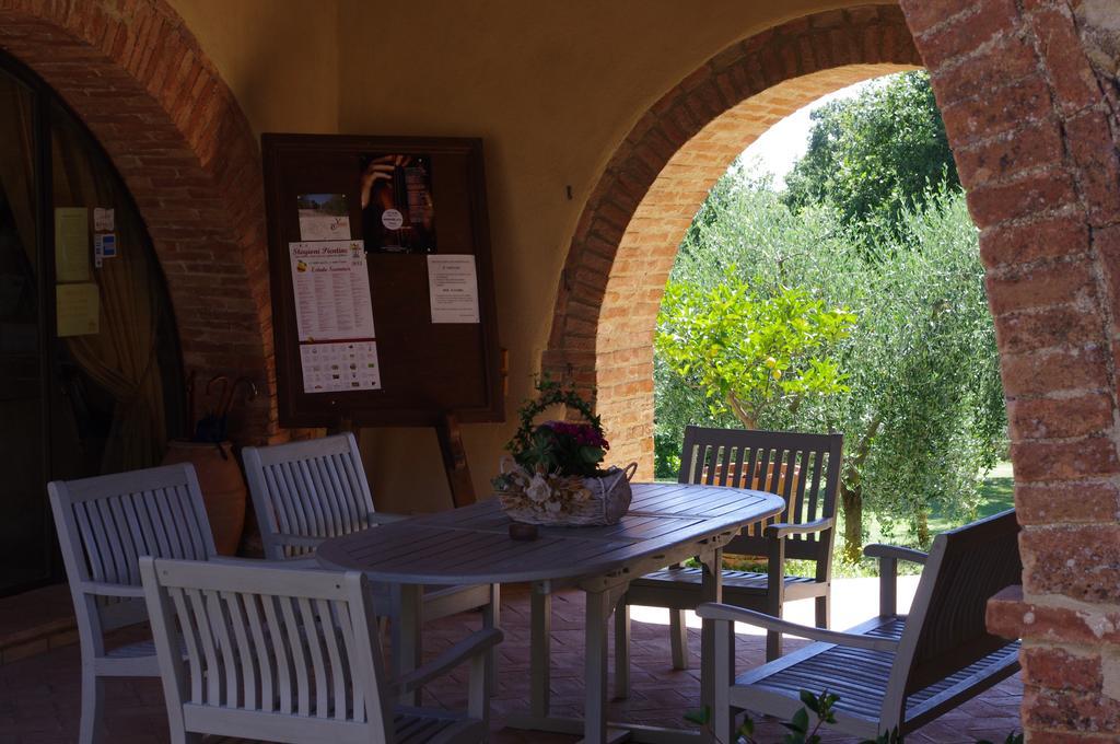 Agriturismo Cerreto ปีเอนซา ภายนอก รูปภาพ