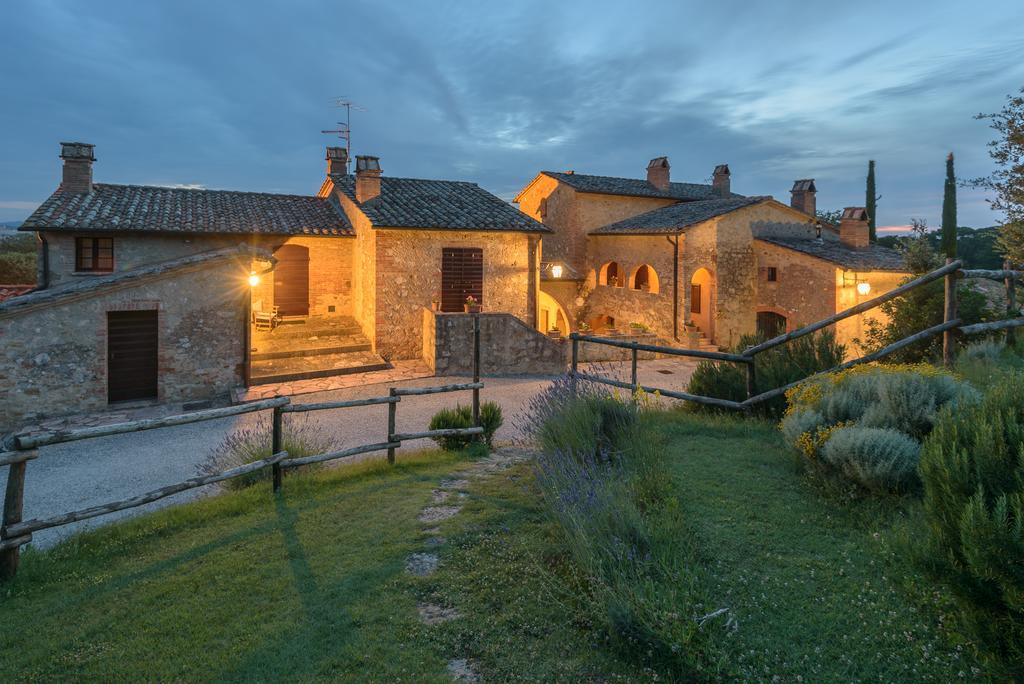 Agriturismo Cerreto ปีเอนซา ภายนอก รูปภาพ