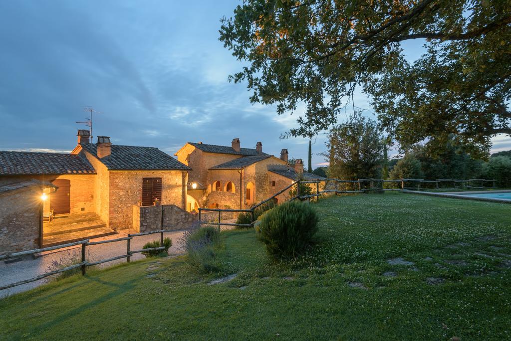 Agriturismo Cerreto ปีเอนซา ภายนอก รูปภาพ