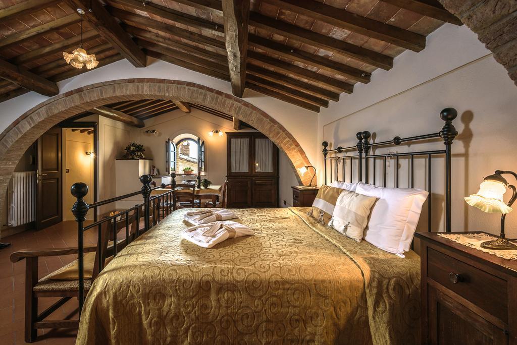 Agriturismo Cerreto ปีเอนซา ภายนอก รูปภาพ